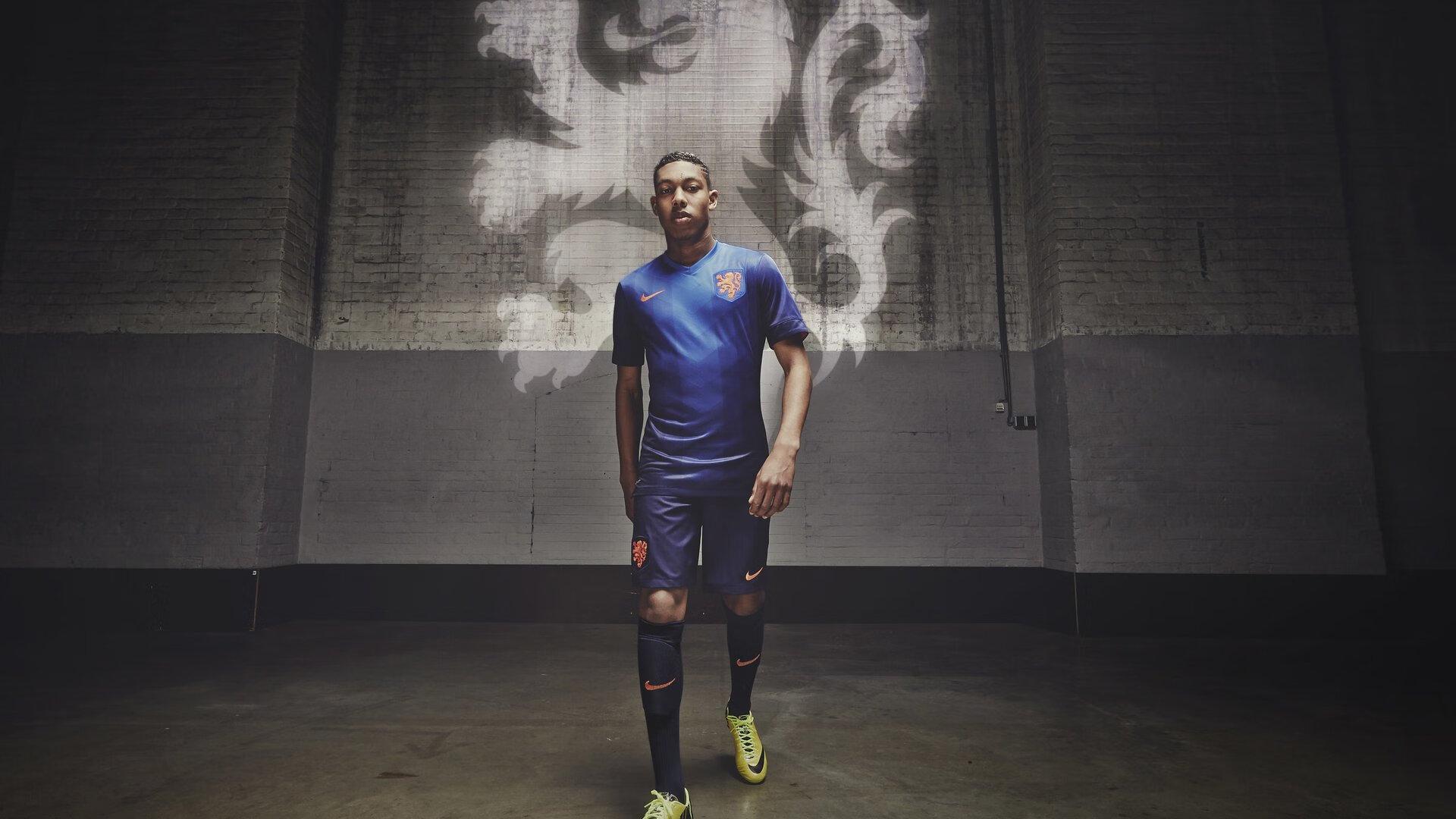 国际帆船赛激战正酣 顶尖选手逐浪争锋